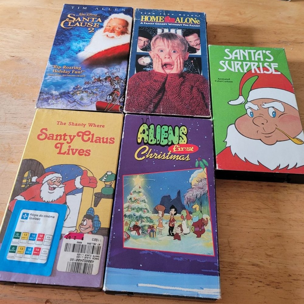 Mixed Lot of Christmas Movies VHS Home Alone Santa Clause 2 Aliens 1st Xmas